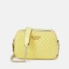 Guess Noelle Crossbody Camera - Schoudertas - Yellow