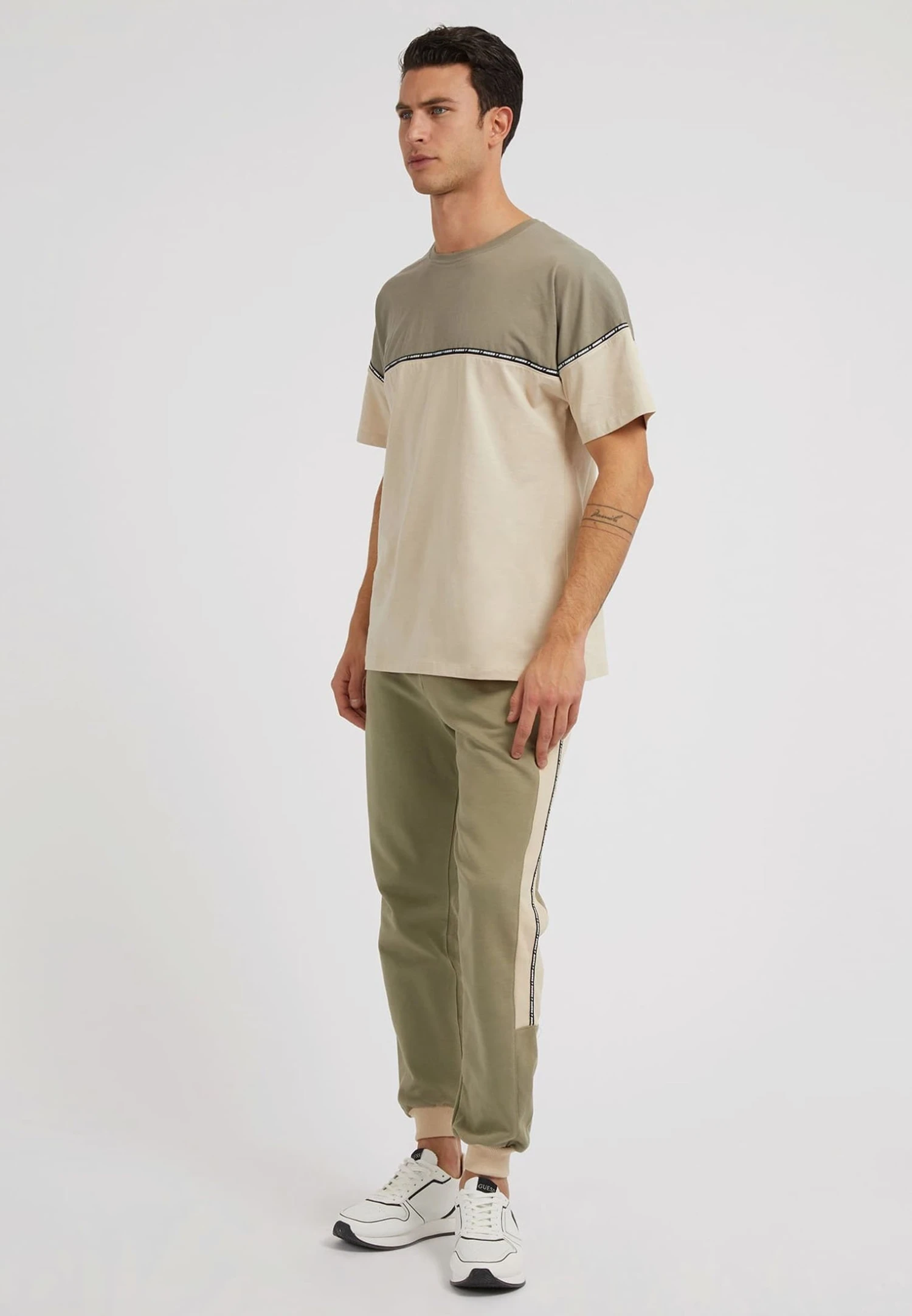 Guess Mit Seitenstreifen - Trainingsbroek - Grün - Afbeelding 2