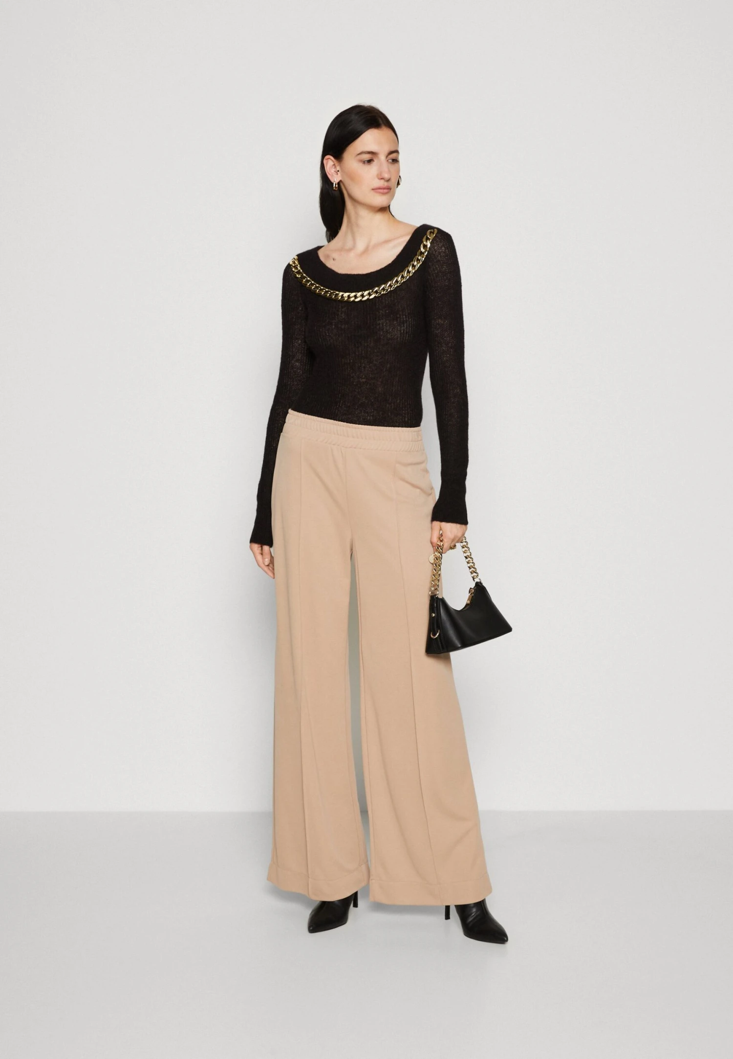 Nuvola Chain Off- Trui - Jet Black - Afbeelding 2