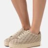 Guess Malee - Sportieve Veterschoenen - Beige/Brown
