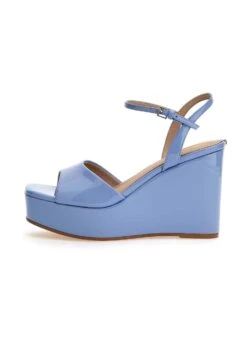 Guess Zione Lackoptik - Sandalen Met Sleehak - Himmelblau