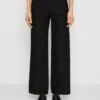Maria Wide Leg - Relaxed Fit Jeans - Jet Black