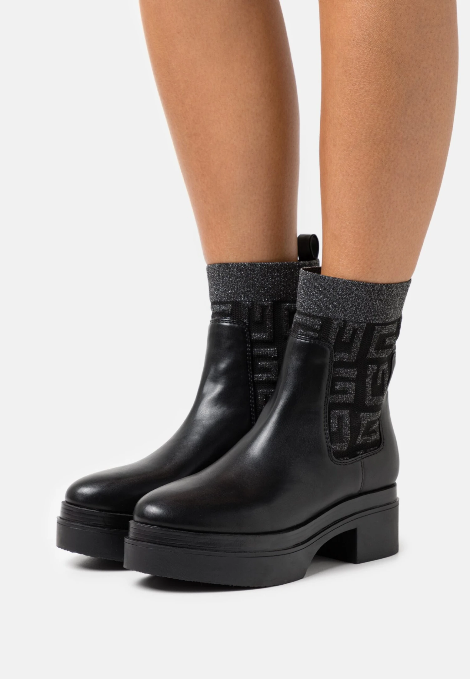 Guess Keanna - Enkellaarsjes Met Plateauzool - Black